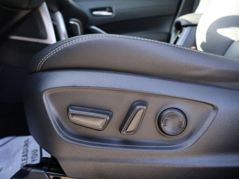 Used 2023 Toyota Corolla Cross XLE w/ Convenience Package FWD image 23