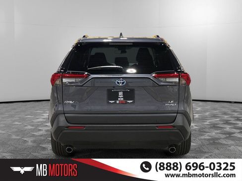Used 2024 Toyota RAV4 LE image 4