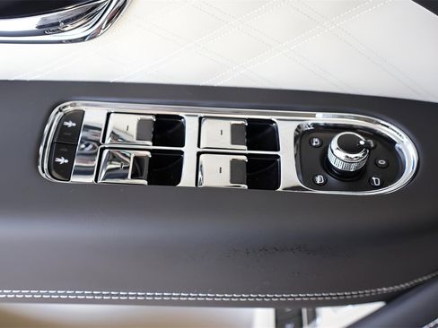 New 2025 Bentley Bentayga image 12