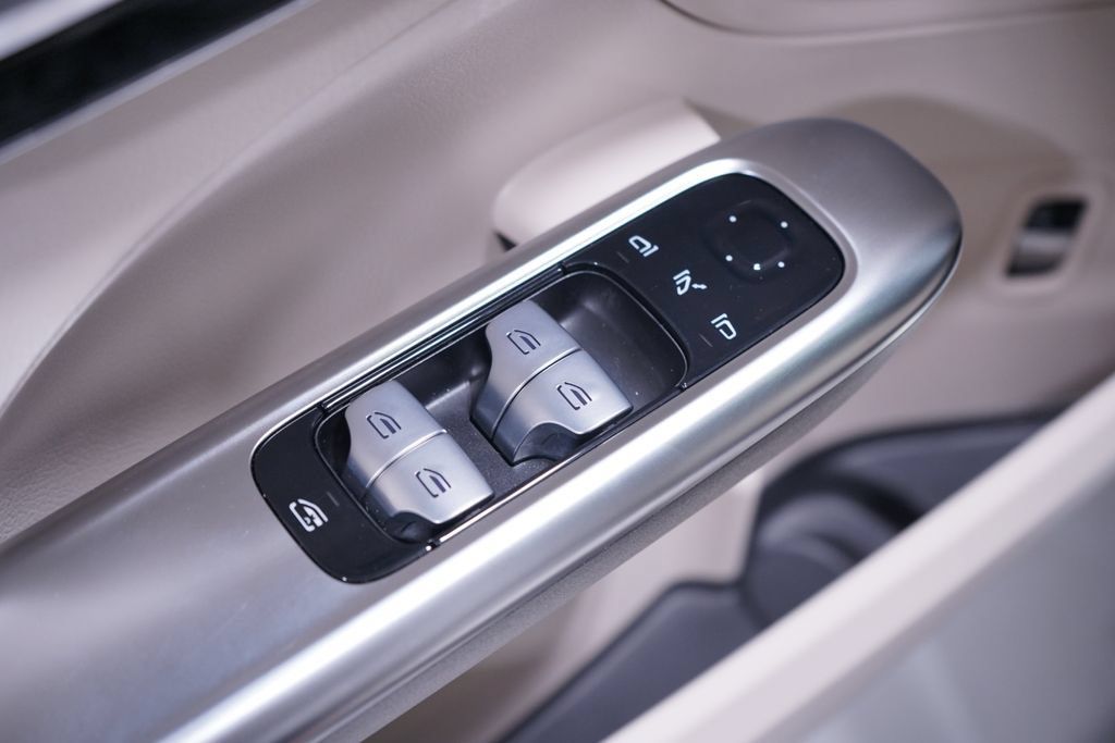 Used 2024 Mercedes-Benz C 300 Sedan image 22