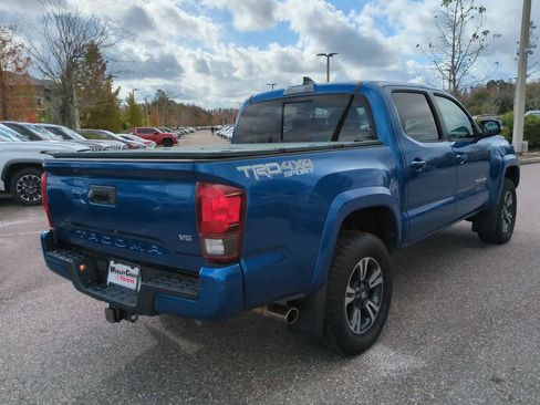 Used 2018 Toyota Tacoma TRD Sport w/ Technology Package image 6