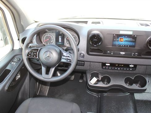 Used 2024 Mercedes-Benz Sprinter 2500 image 19