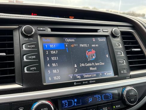 Used 2018 Toyota Highlander XLE image 10