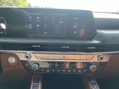 Used 2025 Kia Telluride AWD image 28