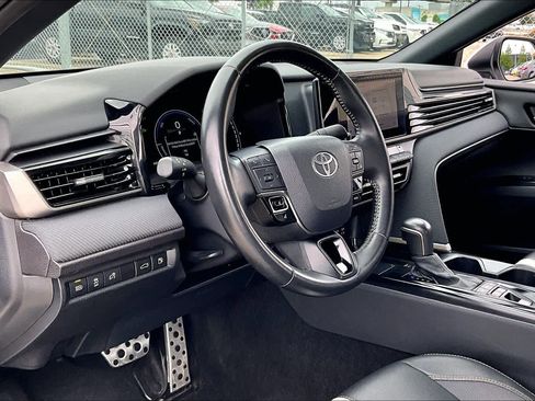 Used 2025 Toyota Camry SE image 16