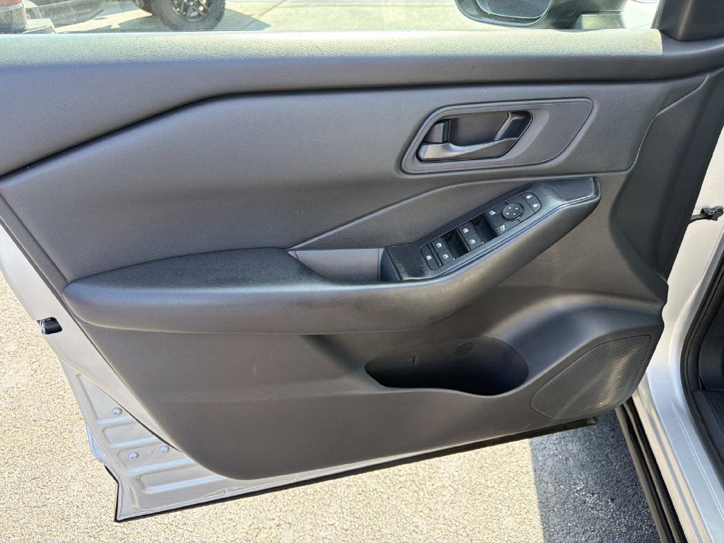 Used 2024 Nissan Rogue S AWD/4WD image 19