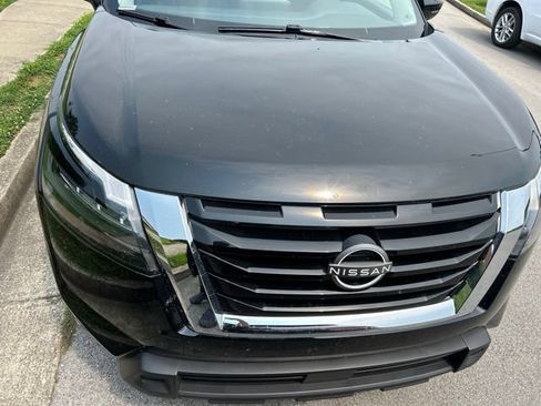 Used 2024 Nissan Pathfinder SV AWD/4WD image 2