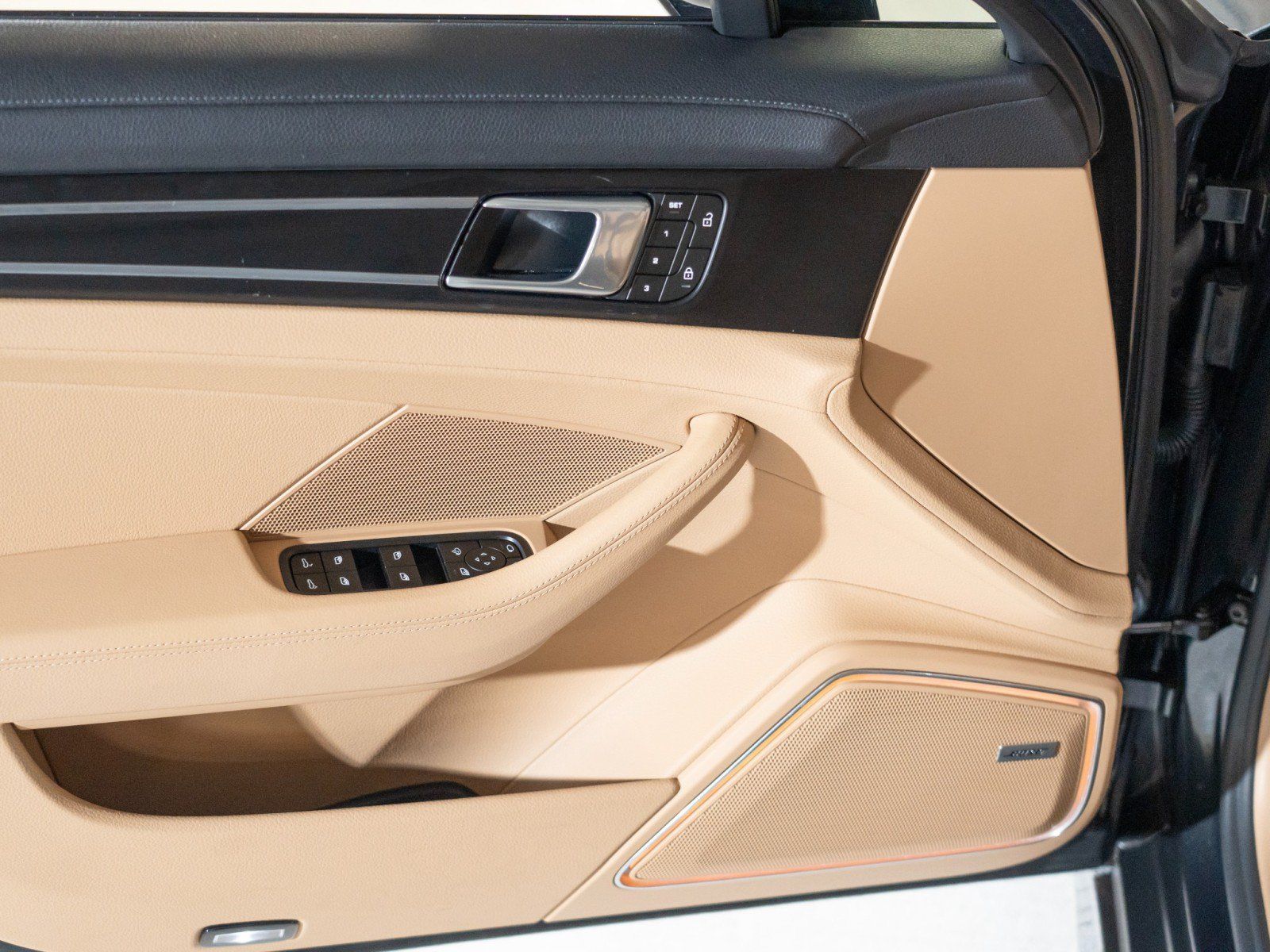 Certified 2023 Porsche Panamera Platinum Edition RWD image 18