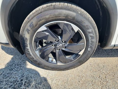 Used 2024 Nissan Rogue SV AWD/4WD image 11