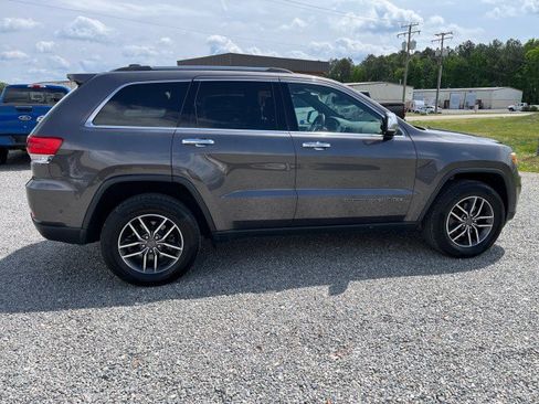 Used 2019 Jeep Grand Cherokee Limited AWD/4WD image 6
