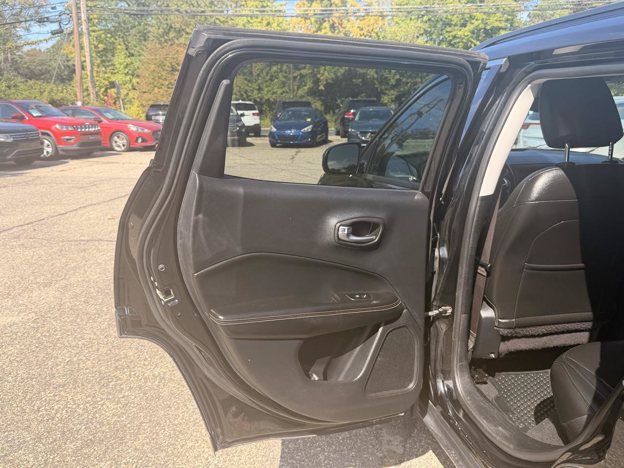 Used 2020 Jeep Compass Latitude w/ Cold Weather Group AWD/4WD image 18