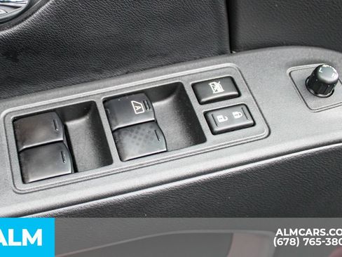 Used 2025 Nissan Frontier SV RWD image 38