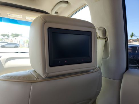 Used 2013 INFINITI JX35 AWD w/ Premium Pkg image 37