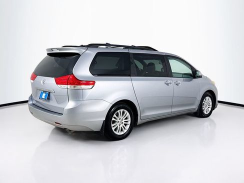 Used 2013 Toyota Sienna XLE FWD image 7