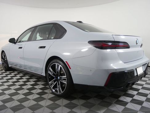 Used 2023 BMW 740i RWD image 5