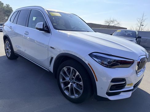 Used 2022 BMW X5 xDrive45e w/ Luxury Seating Package image 2