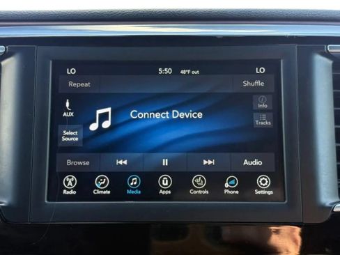 Used 2020 Chrysler Pacifica Touring-L FWD image 30