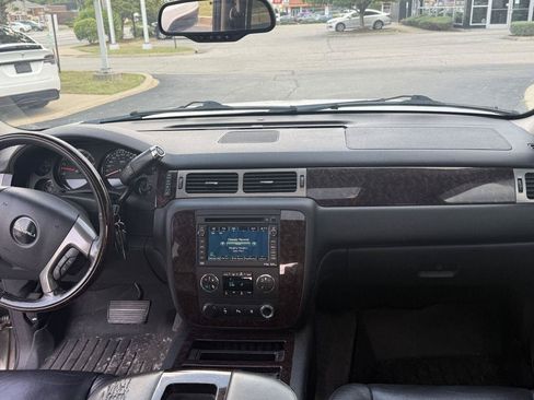 Used 2011 GMC Yukon Denali AWD/4WD image 17