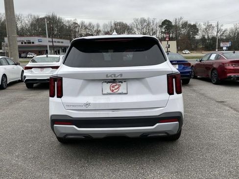 New 2024 Kia Sorento LX image 5