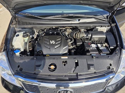 Used 2012 Kia Sedona EX w/ Luxury Pkg image 34