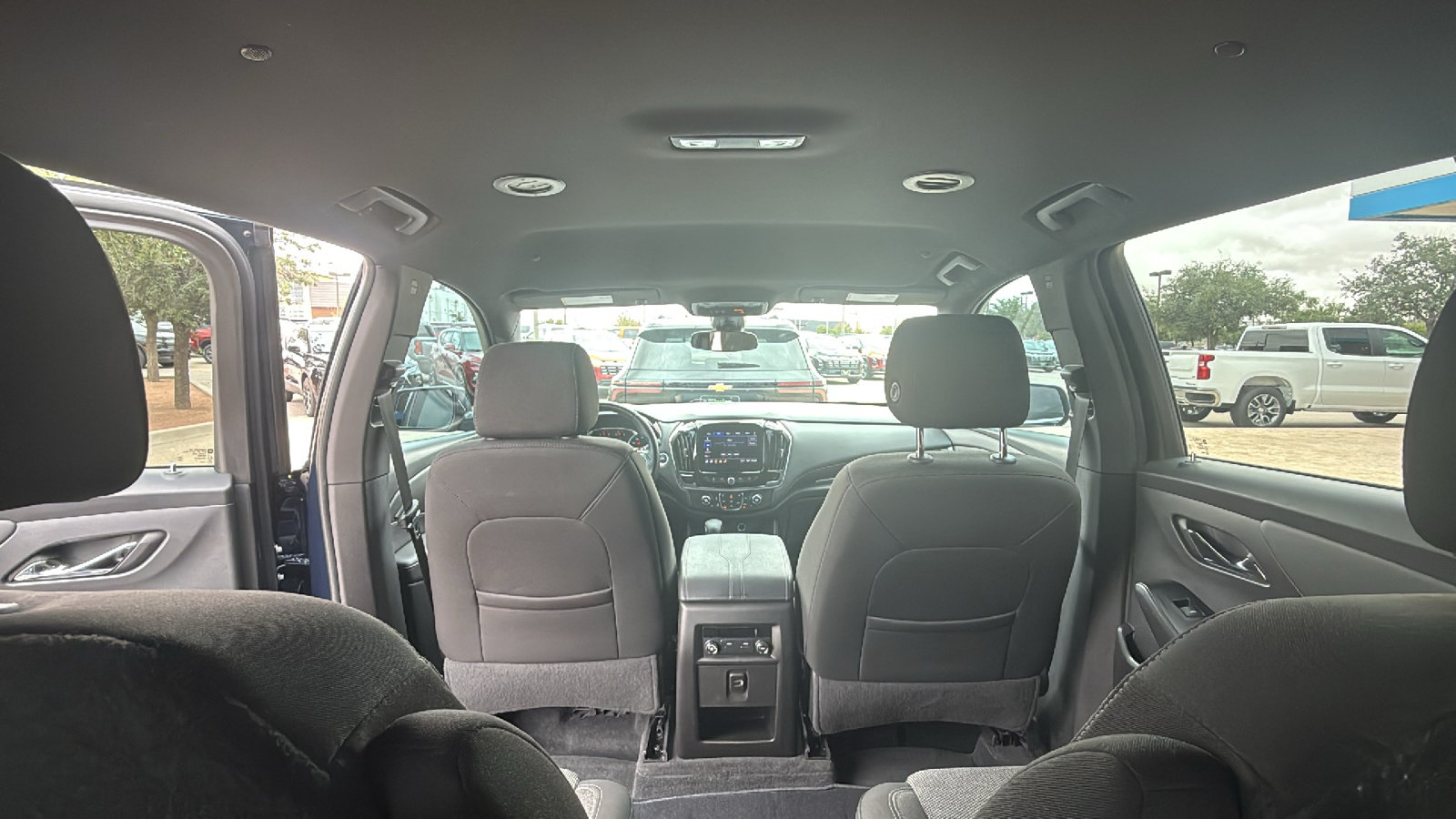 Used 2023 Chevrolet Traverse LT FWD image 28