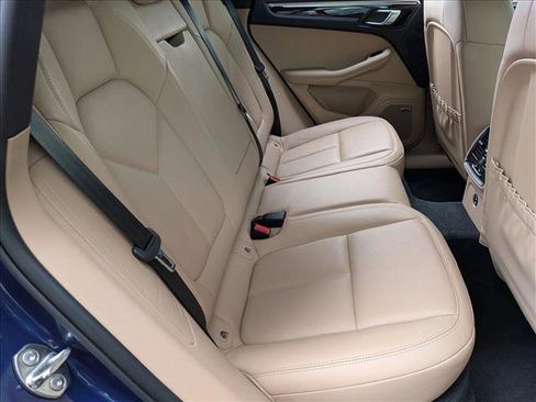 Used 2023 Porsche Macan AWD/4WD image 21