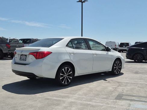 Used 2018 Toyota Corolla SE w/ Carpet Mat Package (TMS) FWD image 5