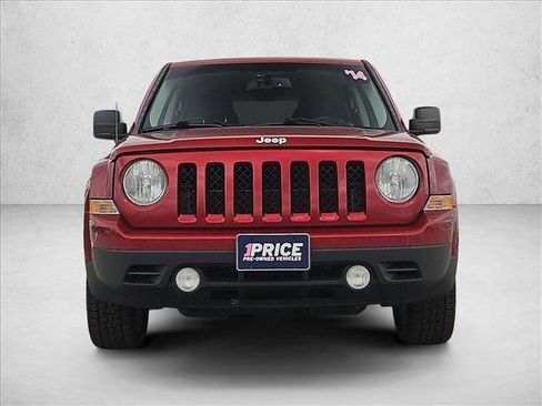 Used 2014 Jeep Patriot Latitude w/ Sun/Sound Group FWD image 2