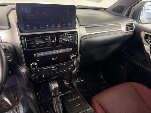 Used 2022 Lexus GX 460 Premium w/ Accessory Package image 4