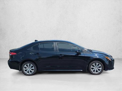 Certified 2025 Toyota Corolla LE FWD image 4