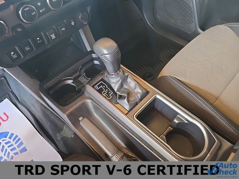 Used 2022 Toyota Tacoma TRD Sport image 32