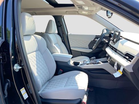 New 2025 Mitsubishi Outlander SEL image 31