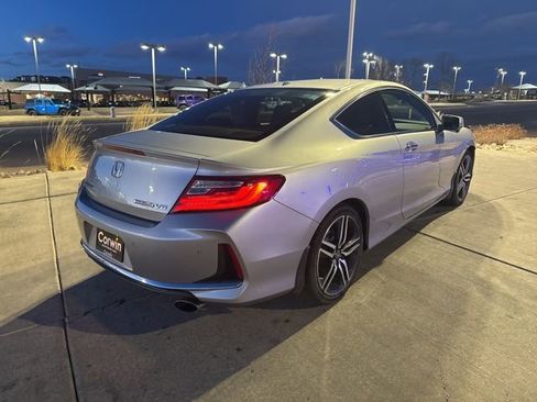 Used 2017 Honda Accord Touring image 9