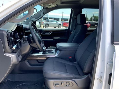 Used 2024 Chevrolet Silverado 1500 LT Trail Boss AWD/4WD image 8
