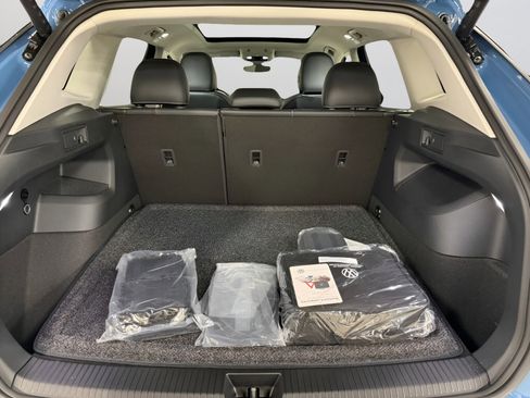 New 2026 Volkswagen Tiguan SE image 9