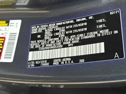 Used 2021 Toyota Highlander XLE FWD image 38