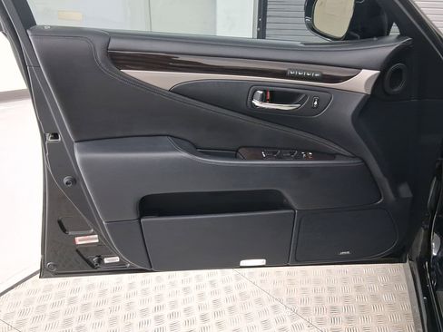 Used 2014 Lexus LS 460 w/ Comfort Package image 20