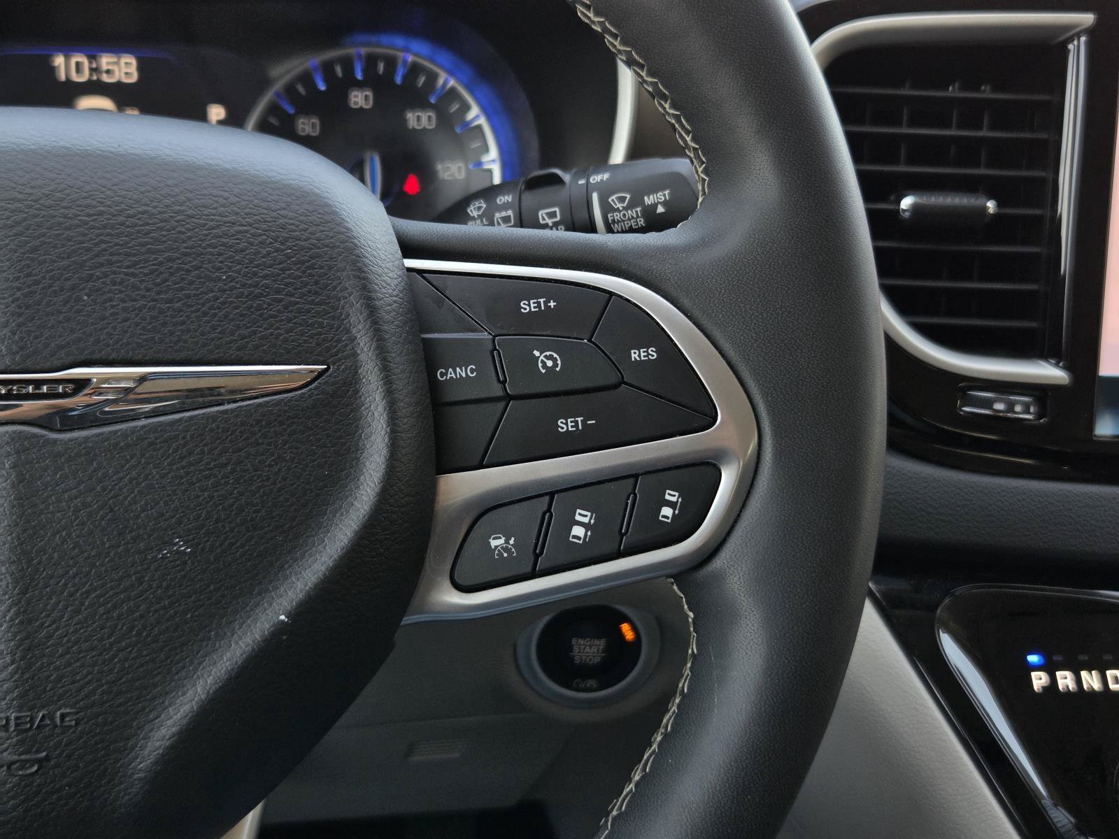 Used 2024 Chrysler Pacifica Touring-L FWD image 22