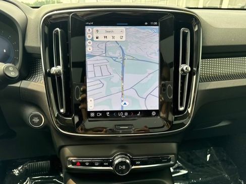 Certified 2025 Volvo XC40 B5 Plus AWD/4WD image 25