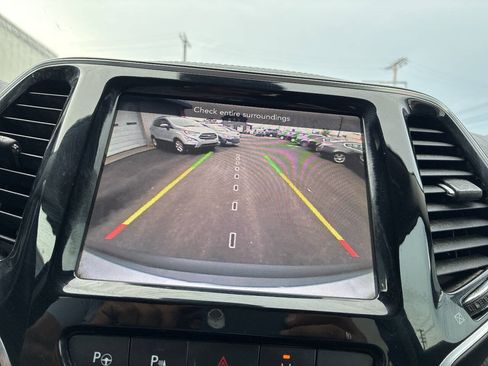 Used 2019 Jeep Cherokee Limited w/ Luxury Group FWD image 25