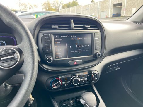 Used 2025 Kia Soul LX w/ LX Technology Package image 17