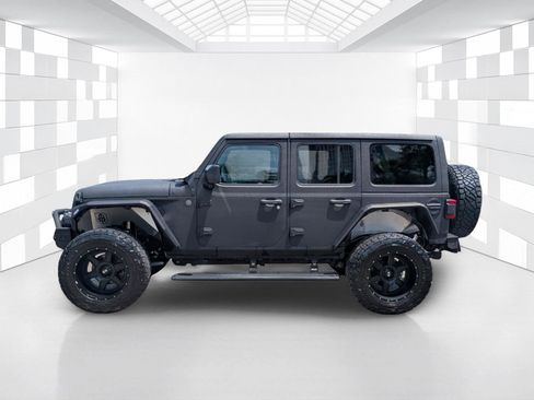 Used 2018 Jeep Wrangler Unlimited Sahara AWD/4WD image 4