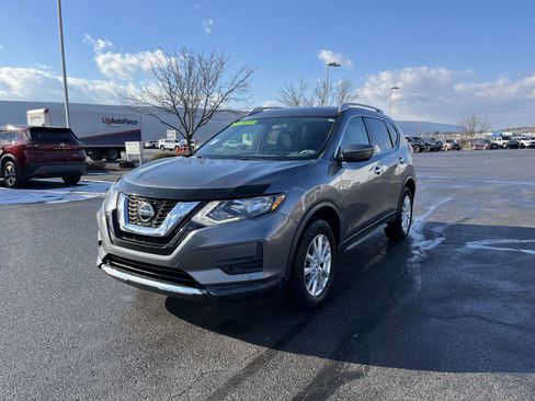 Used 2018 Nissan Rogue SV image 9