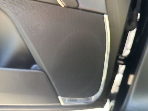 Used 2022 Cadillac Escalade Premium Luxury image 24