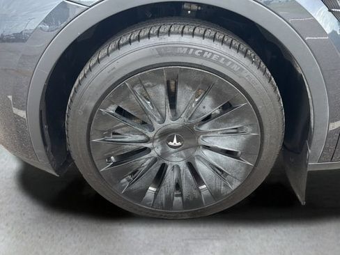 Used 2024 Tesla Model Y Long Range AWD/4WD image 26