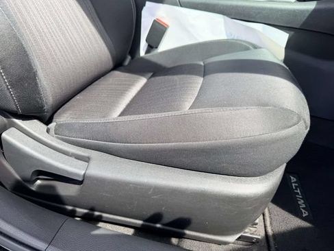 Used 2022 Nissan Altima 2.5 SV FWD image 9