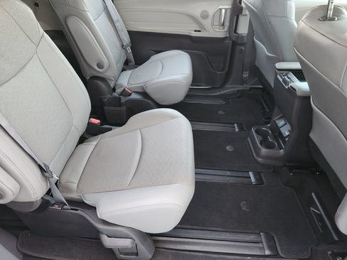 Used 2022 Toyota Sienna Limited AWD/4WD image 30