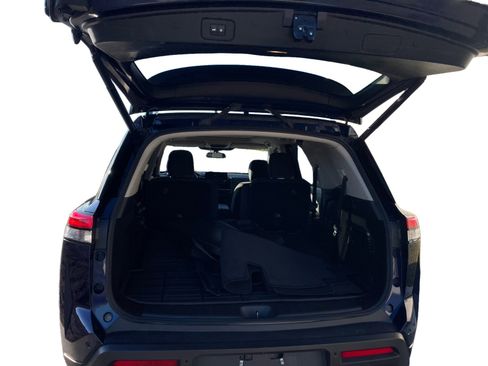 Used 2024 Nissan Pathfinder SV w/ SV Premium Package image 6