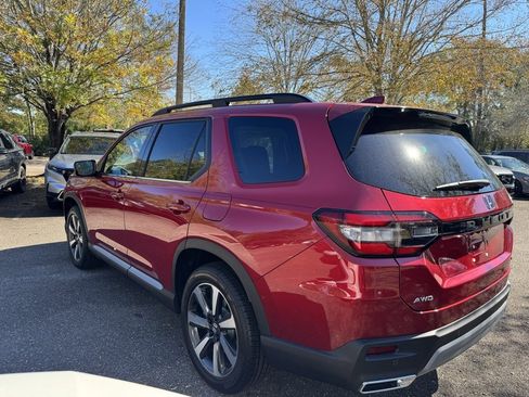 New 2025 Honda Pilot Touring image 4