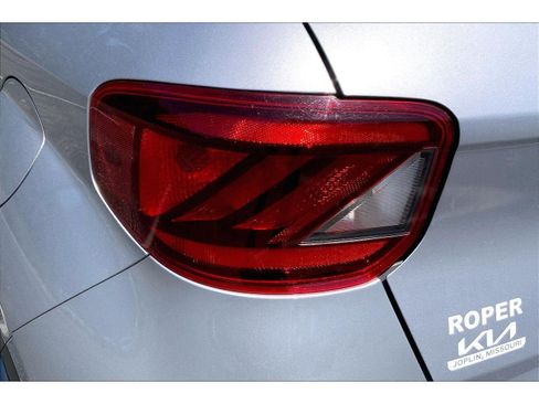 Used 2025 Hyundai Venue SEL FWD image 27